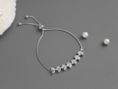 Brautkleid Accessoires - deine passende Armkette - in unserem Brautmodengeschäft in Oberaudorf - zwischen Rosenheim und Kufstein
